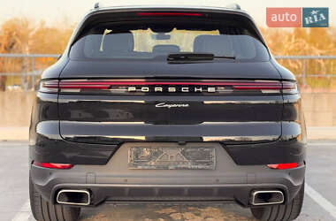 Позашляховик / Кросовер Porsche Cayenne 2023 в 
