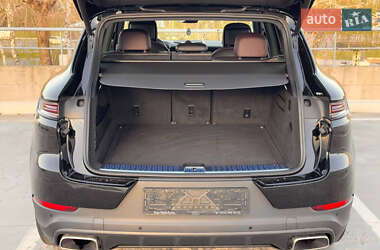 Позашляховик / Кросовер Porsche Cayenne 2023 в 