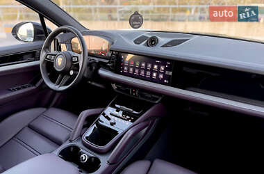 Позашляховик / Кросовер Porsche Cayenne 2023 в 