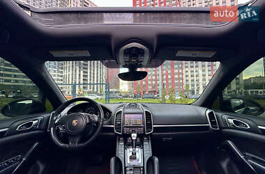 Позашляховик / Кросовер Porsche Cayenne 2012 в 