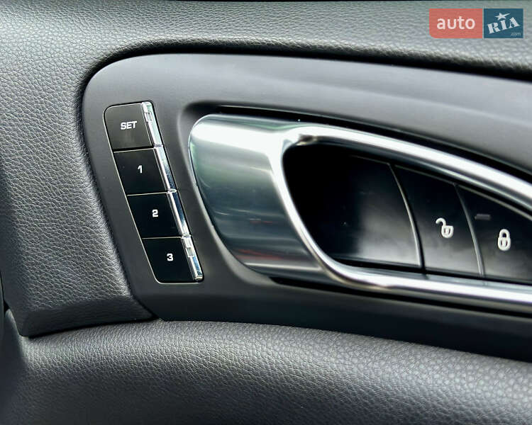 Внедорожник / Кроссовер Porsche Cayenne 2012 в Киеве