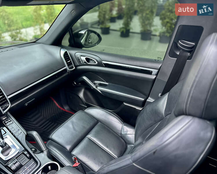 Внедорожник / Кроссовер Porsche Cayenne 2012 в Киеве