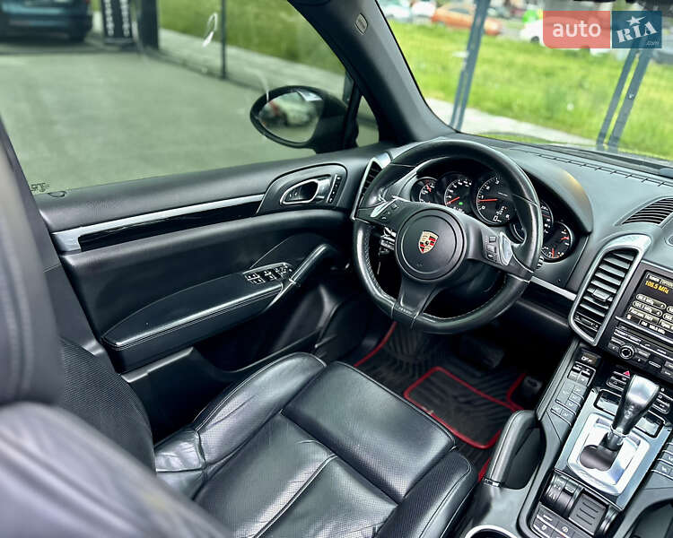 Внедорожник / Кроссовер Porsche Cayenne 2012 в Киеве