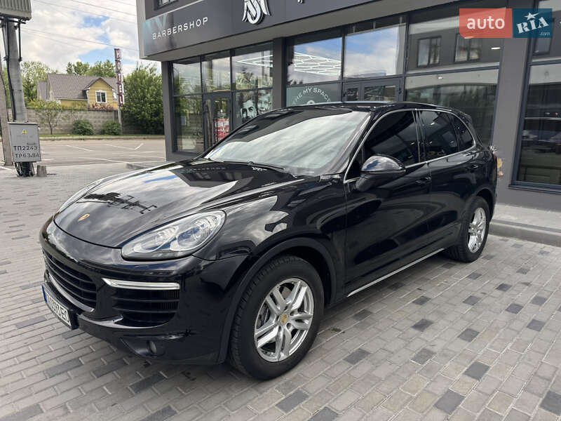 Внедорожник / Кроссовер Porsche Cayenne 2016 в 