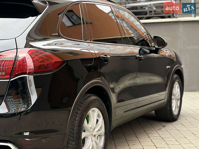 Позашляховик / Кросовер Porsche Cayenne 2011 в Івано-Франківську