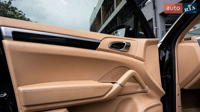 Позашляховик / Кросовер Porsche Cayenne 2013 в Львові