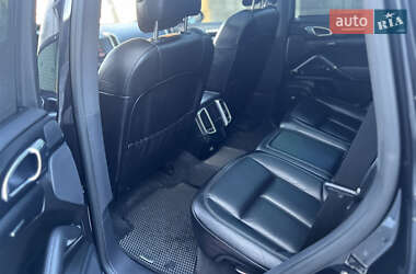 Внедорожник / Кроссовер Porsche Cayenne 2016 в 