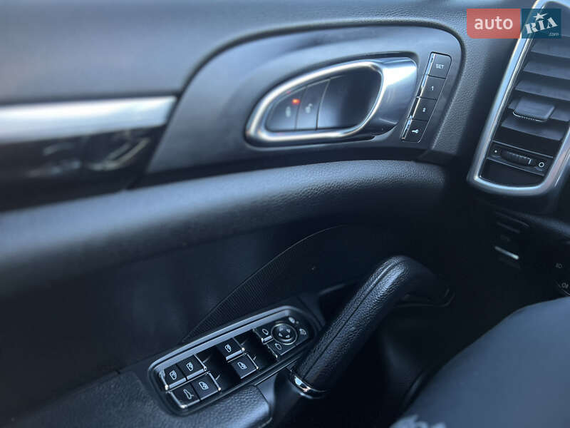 Внедорожник / Кроссовер Porsche Cayenne 2016 в Луцке фото 16 Внедорожник / Кроссовер Porsche Cayenne 2016 в Луцке