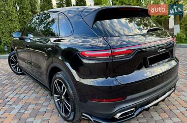 Позашляховик / Кросовер Porsche Cayenne 2022 в 