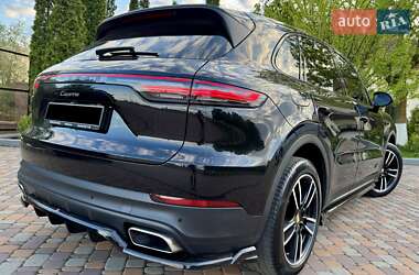 Позашляховик / Кросовер Porsche Cayenne 2022 в 
