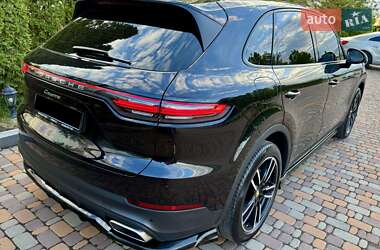 Позашляховик / Кросовер Porsche Cayenne 2022 в 
