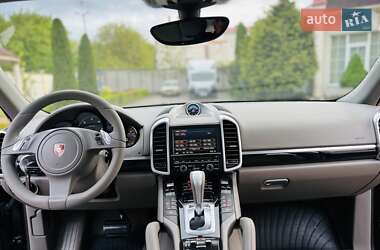 Внедорожник / Кроссовер Porsche Cayenne 2010 в 