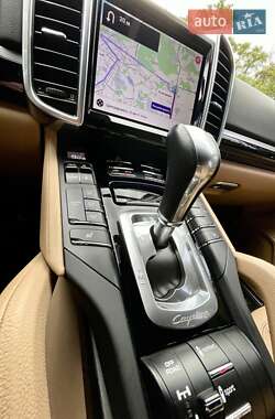 Позашляховик / Кросовер Porsche Cayenne 2016 в 