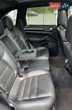 Позашляховик / Кросовер Porsche Cayenne 2013 в 