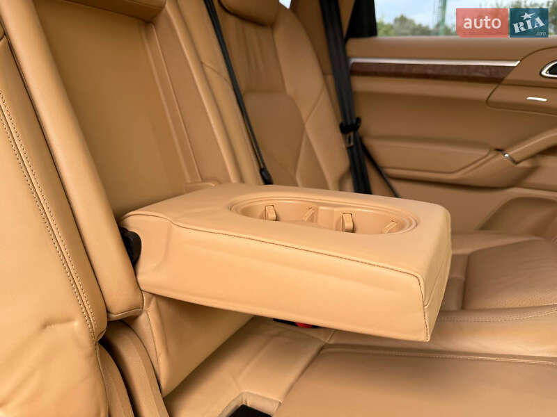 Внедорожник / Кроссовер Porsche Cayenne 2010 в Днепре