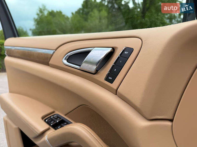 Внедорожник / Кроссовер Porsche Cayenne 2010 в Днепре