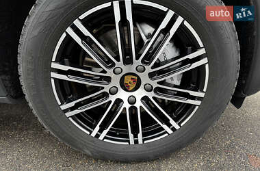 Позашляховик / Кросовер Porsche Cayenne 2010 в 