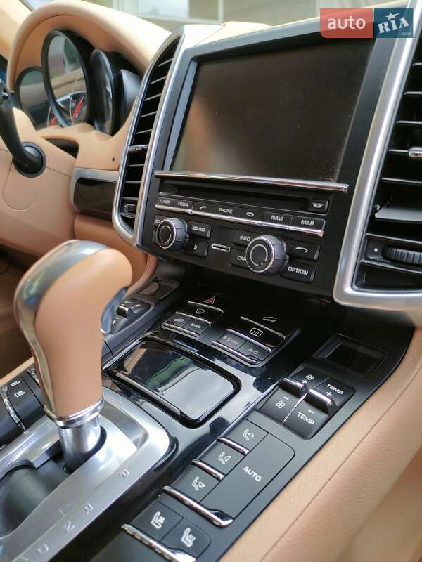 Внедорожник / Кроссовер Porsche Cayenne 2014 в Днепре