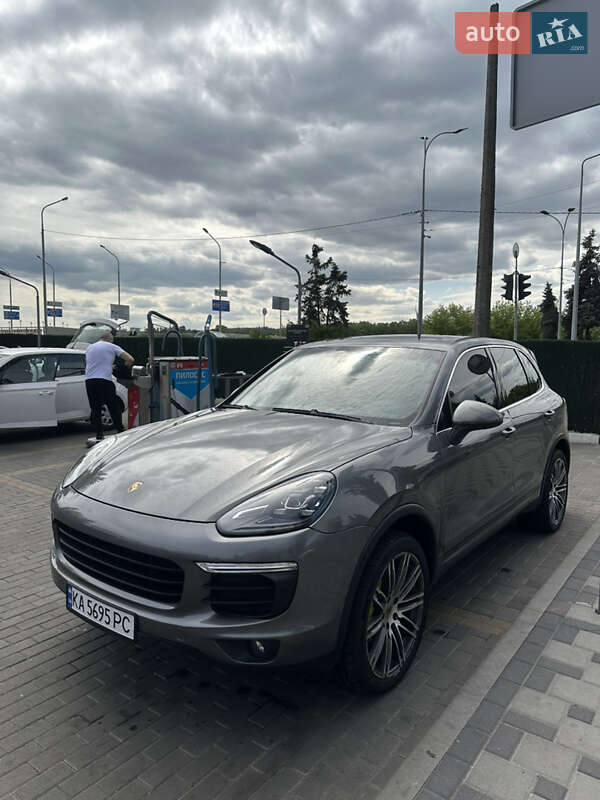 Внедорожник / Кроссовер Porsche Cayenne 2015 в Киеве