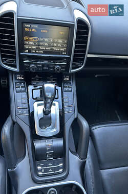Внедорожник / Кроссовер Porsche Cayenne 2015 в 