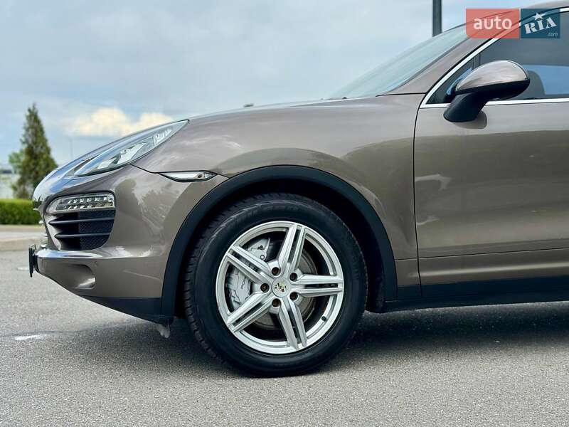 Внедорожник / Кроссовер Porsche Cayenne 2011 в Киеве