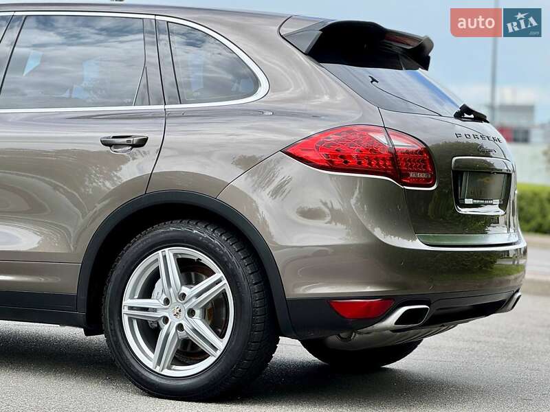 Внедорожник / Кроссовер Porsche Cayenne 2011 в Киеве