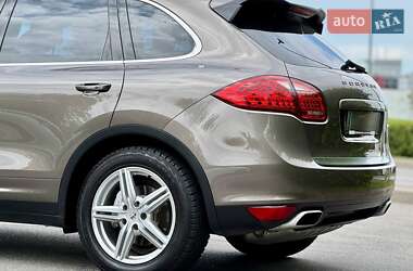 Внедорожник / Кроссовер Porsche Cayenne 2011 в 