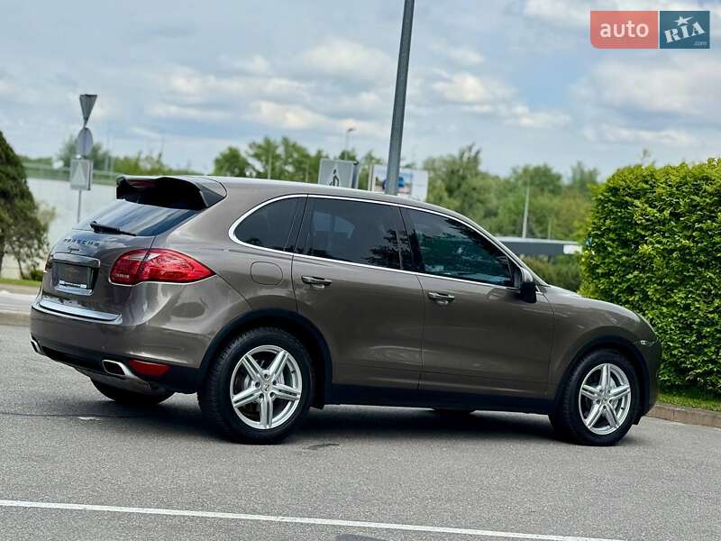Внедорожник / Кроссовер Porsche Cayenne 2011 в Киеве