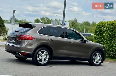 Внедорожник / Кроссовер Porsche Cayenne 2011 в 