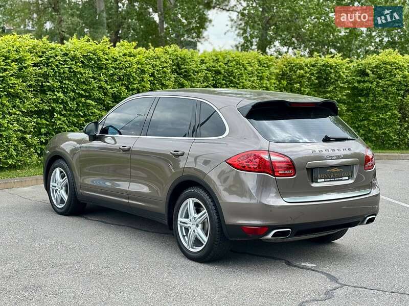 Внедорожник / Кроссовер Porsche Cayenne 2011 в Киеве