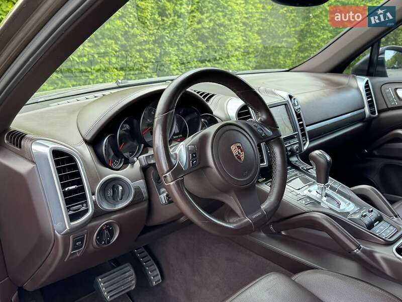 Внедорожник / Кроссовер Porsche Cayenne 2011 в Киеве
