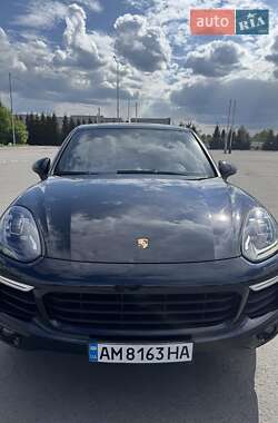 Внедорожник / Кроссовер Porsche Cayenne 2015 в 