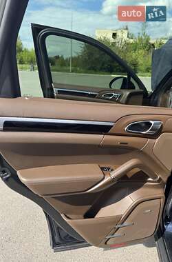 Внедорожник / Кроссовер Porsche Cayenne 2015 в 