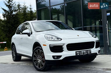 Внедорожник / Кроссовер Porsche Cayenne 2015 в 