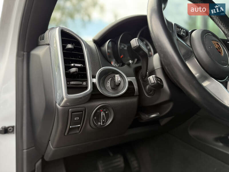 Позашляховик / Кросовер Porsche Cayenne 2015 в Львові фото 32 Позашляховик / Кросовер Porsche Cayenne 2015 в Львові