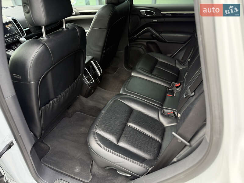 Позашляховик / Кросовер Porsche Cayenne 2015 в Львові фото 46 Позашляховик / Кросовер Porsche Cayenne 2015 в Львові