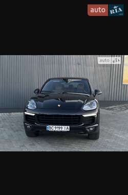 Позашляховик / Кросовер Porsche Cayenne 2015 в Львові