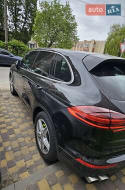 Внедорожник / Кроссовер Porsche Cayenne 2015 в 