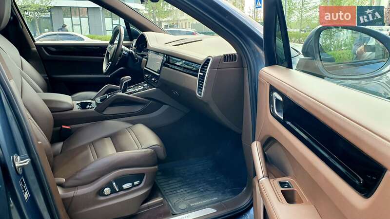 Внедорожник / Кроссовер Porsche Cayenne 2019 в Киеве