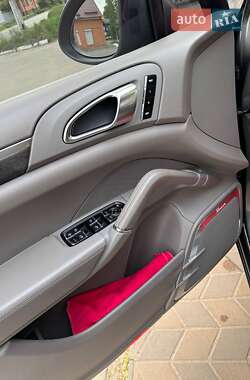 Внедорожник / Кроссовер Porsche Cayenne 2010 в 