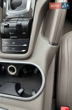 Внедорожник / Кроссовер Porsche Cayenne 2010 в 