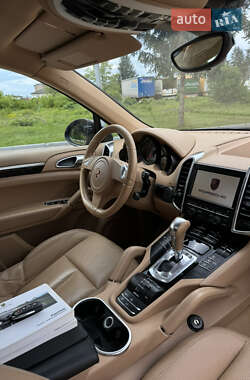 Внедорожник / Кроссовер Porsche Cayenne 2010 в 