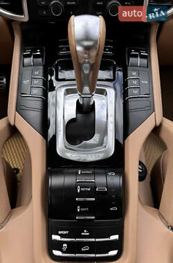 Внедорожник / Кроссовер Porsche Cayenne 2010 в 