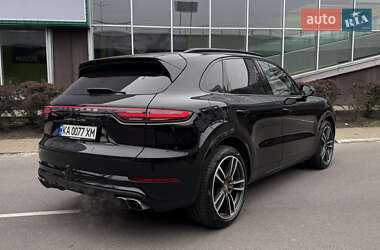 Внедорожник / Кроссовер Porsche Cayenne 2018 в 