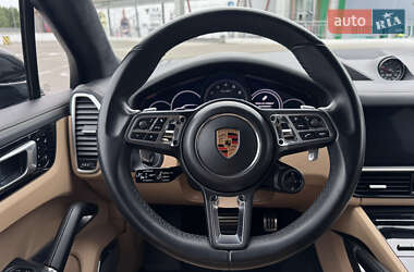 Внедорожник / Кроссовер Porsche Cayenne 2018 в 