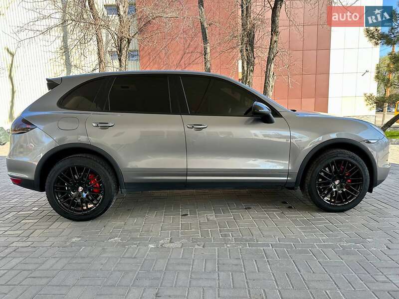 Позашляховик / Кросовер Porsche Cayenne 2013 в Дніпрі