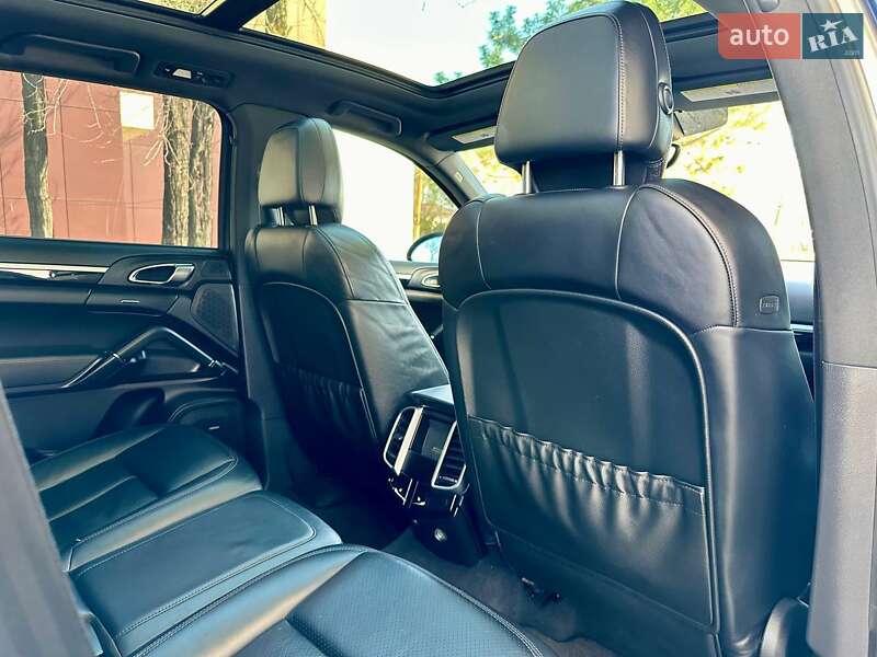 Позашляховик / Кросовер Porsche Cayenne 2013 в Дніпрі