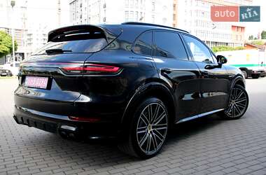 Позашляховик / Кросовер Porsche Cayenne 2020 в 