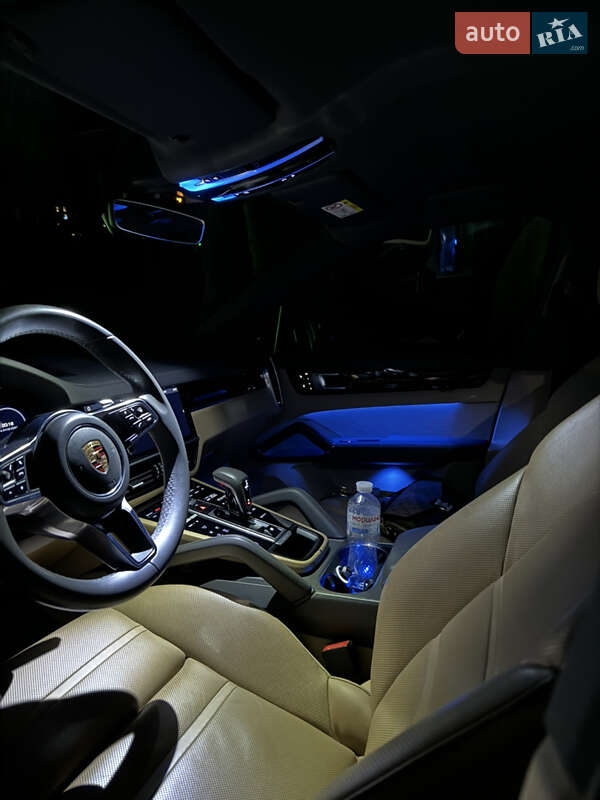 Внедорожник / Кроссовер Porsche Cayenne 2018 в Киеве