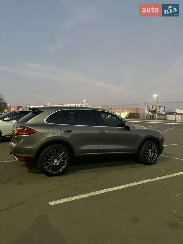 Внедорожник / Кроссовер Porsche Cayenne 2012 в 